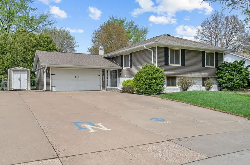 1428 W 57th Street, Davenport, IA 52806 - #1
