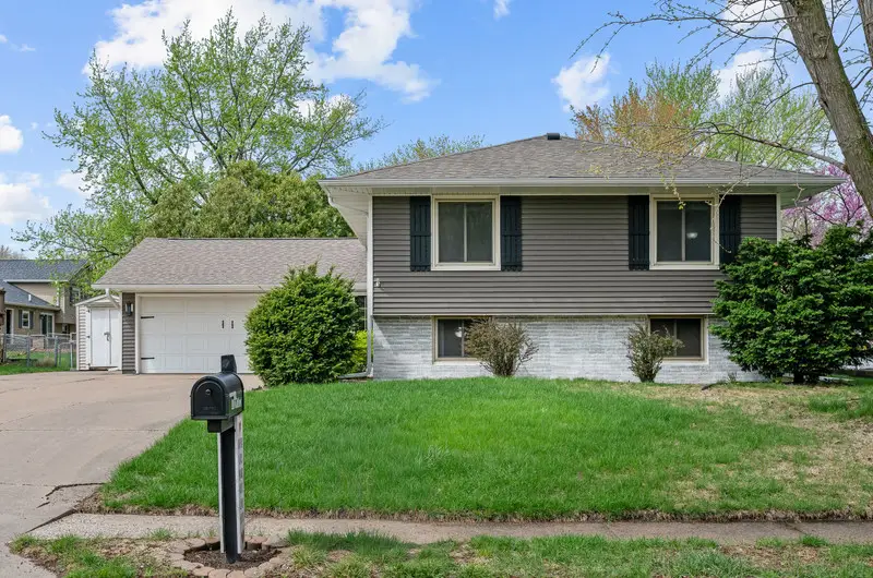 1428 W 57th Street, Davenport, IA 52806 - #2