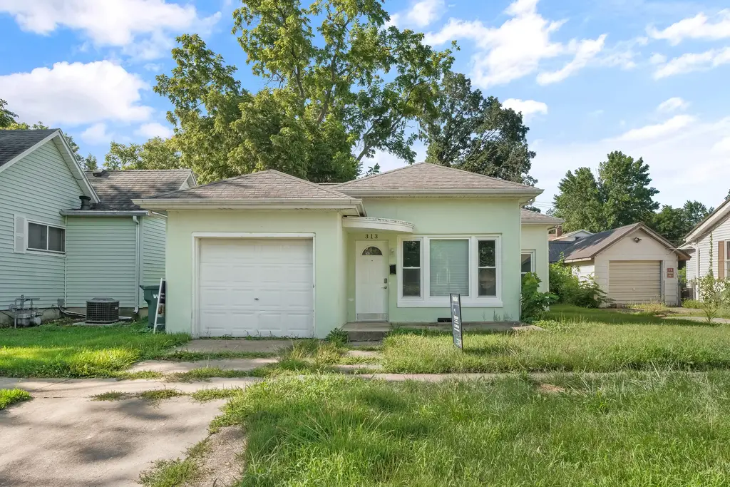313 E Pembroke Street, Tuscola, IL 61953 - #1