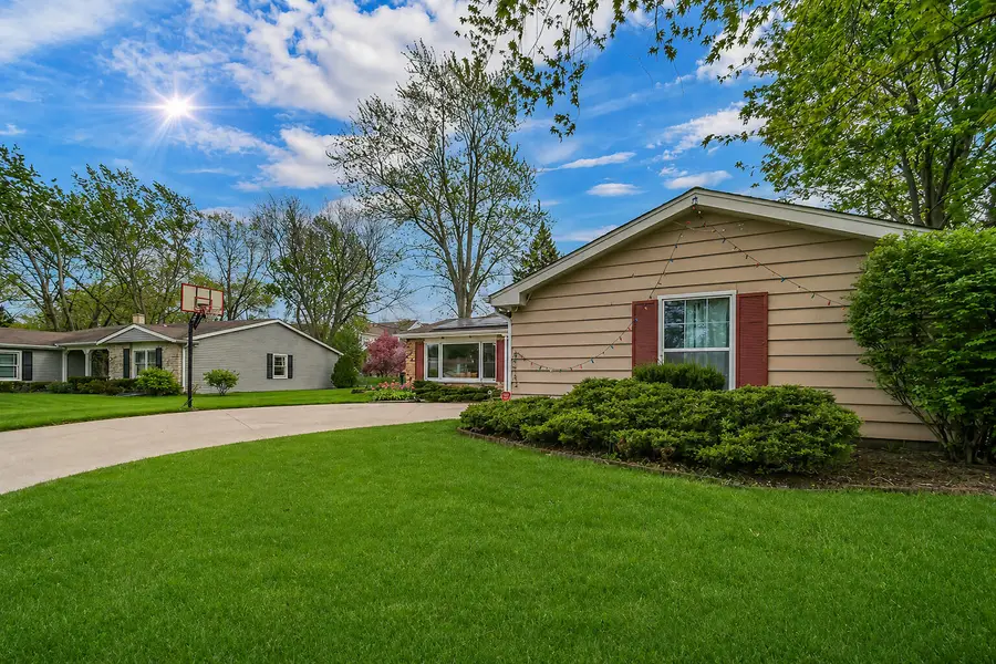 401 Greentree Parkway, Libertyville, IL 60048 - #3