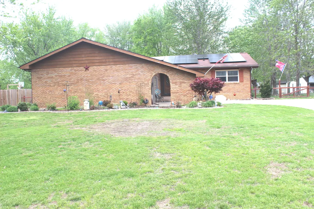 210 Circle Drive, Salem, IL 62881 - #1