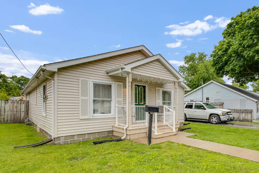 812 E Pembroke Street, Tuscola, IL 61953 - #2
