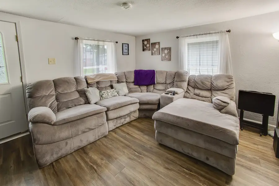 812 E Pembroke Street, Tuscola, IL 61953 - #3