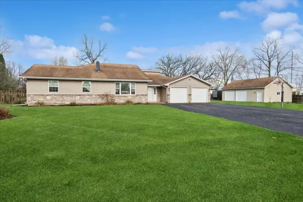 2 Division Street, Bristol, IL 60512