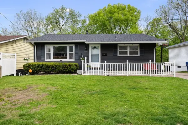 2122 Cody Street, Bettendorf, IA 52722