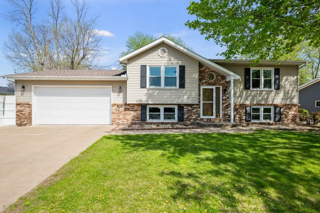509 N 6th Street, Eldridge, IA 52748 - #1