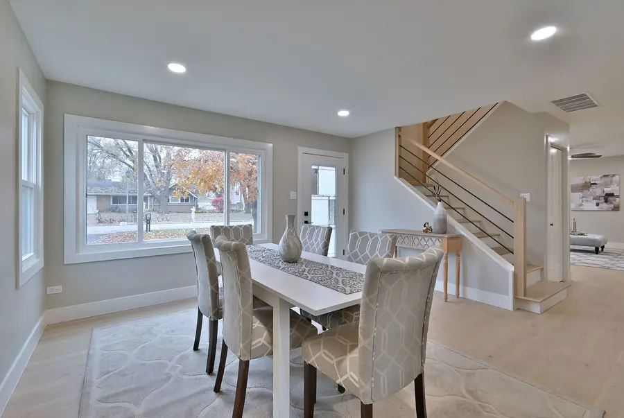 656 W Comstock Avenue, Elmhurst, IL 60126 - #3