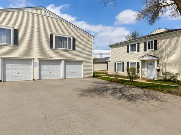 1240 Cove Drive #221D, Prospect Heights, IL 60070