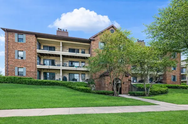 611 Hapsfield Lane #100, Buffalo Grove, IL 60089