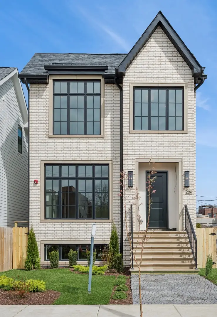 2214 W Oakdale Avenue, Chicago, IL 60618 - #1