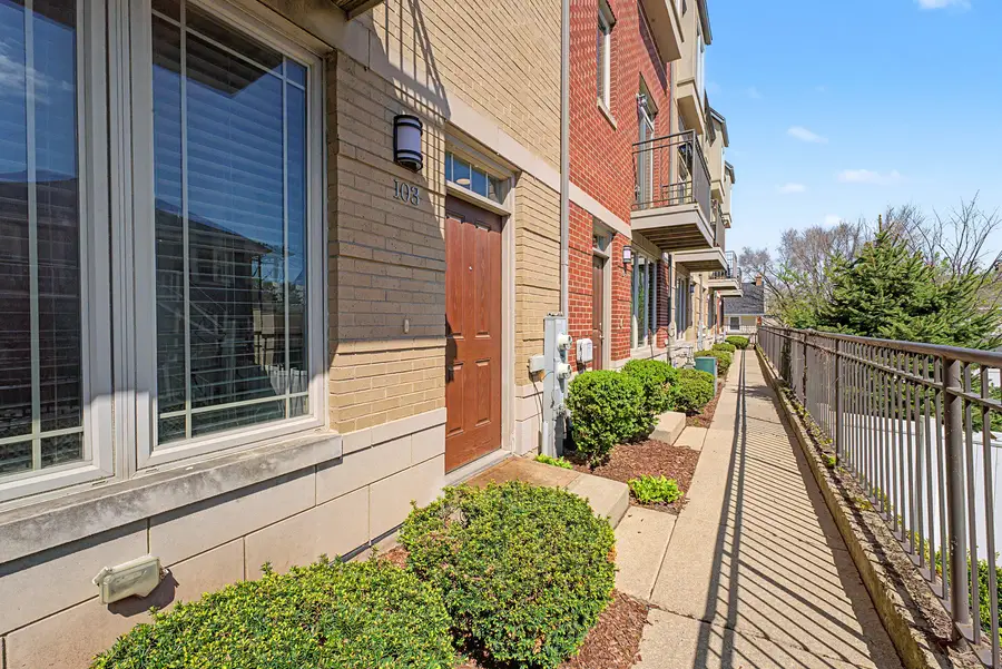 922 Warren Avenue #103, Downers Grove, IL 60515 - #2