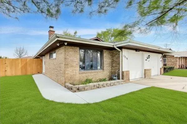 1310 Beverly Lane, Streamwood, IL 60107