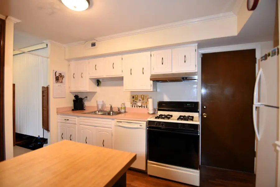 7734 Woodward Avenue #5, Woodridge, IL 60517 - #3