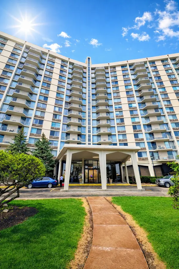 40 N Tower Road #6G, Oak Brook, IL 60523