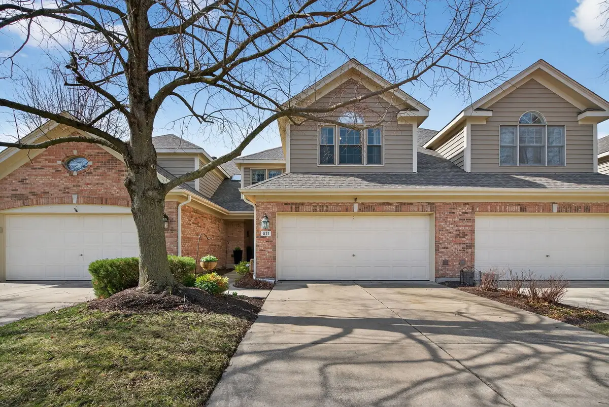 811 King Henry Lane, Saint Charles, IL 60174 - #1