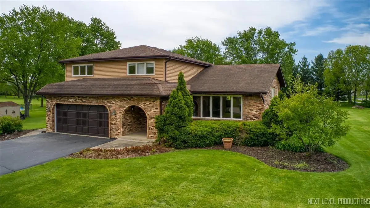 36W345 Barton Drive, Saint Charles, IL 60175 - #1