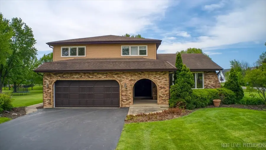 36W345 Barton Drive, Saint Charles, IL 60175 - #2