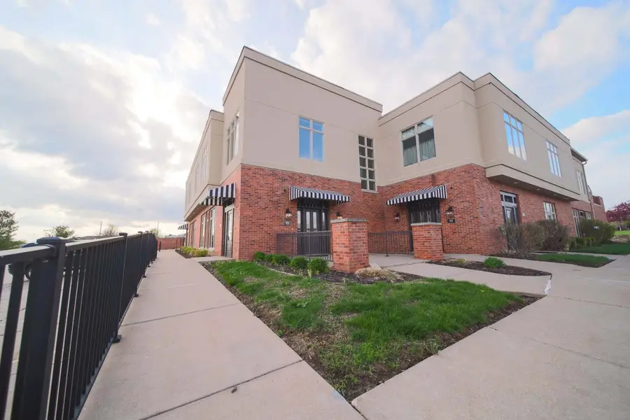 4935 Utica Ridge Road #220, Davenport, IA 52807 - #2