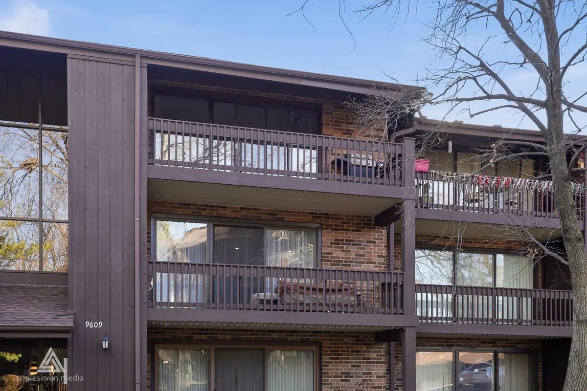 9609 Austin Avenue #W3, Oak Lawn, IL 60453 - #1