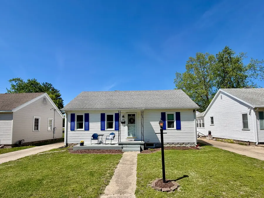 1409 S 14th Street, Mattoon, IL 61938 - #2