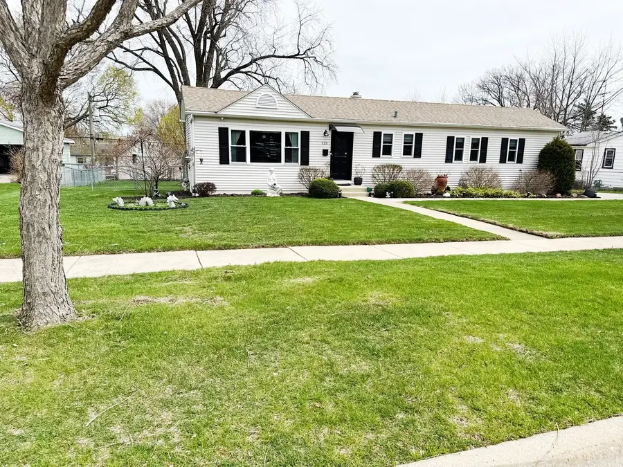 121 N Marion Avenue, Bartlett, IL 60103 - #2