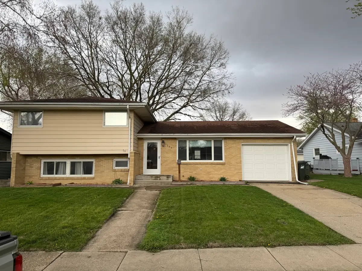 1204 E 19th Street, Sterling, IL 61081 - #1