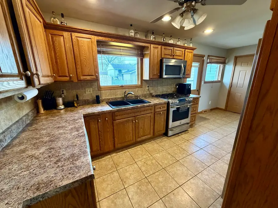 1204 E 19th Street, Sterling, IL 61081 - #3