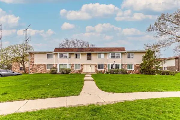 3100 Roberts Drive #5, Woodridge, IL 60517