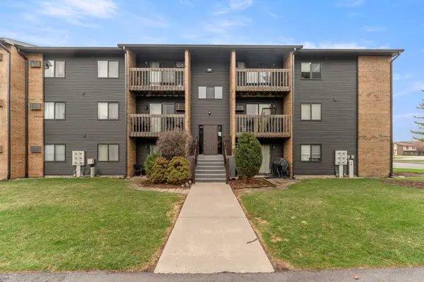 651 N Virginia Road #328, Crystal Lake, IL 60014