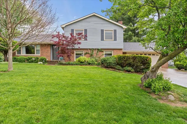 208 S Meadowhill Lane, Mahomet, IL 61853