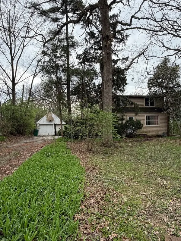 11407 Hiawatha Lane, Indian Head Park, IL 60525