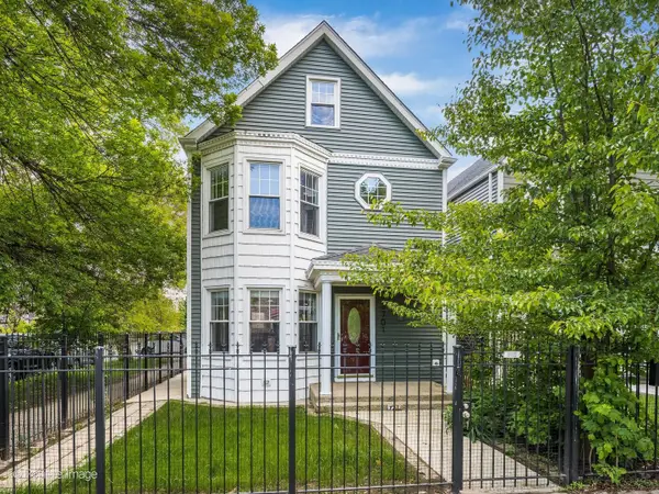 3701 W Palmer Street, Chicago, IL 60647