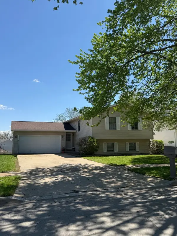 2818 Rocksbury, Bloomington, IL 61704