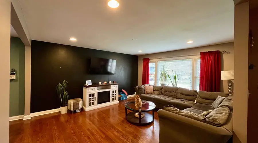 8009 Lavergne Avenue, Burbank, IL 60459 - #3