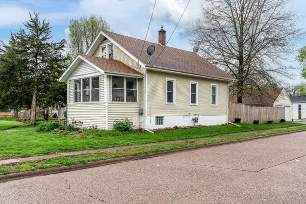 606 Indian Road, Davenport, IA 52802
