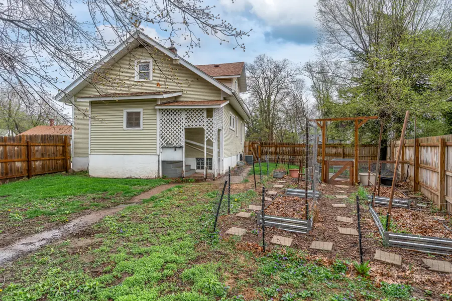 606 Indian Road, Davenport, IA 52802 - #2