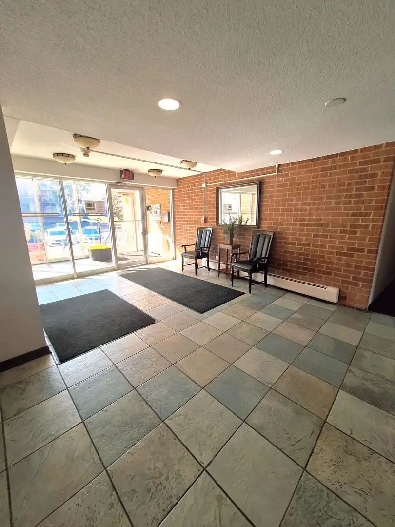 2211 S Stewart Avenue #4A, Lombard, IL 60148 - #3