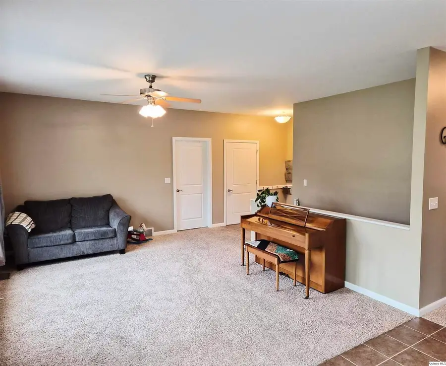 720 Brookfield Rd, Quincy, IL 62305 - #3