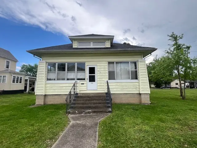 409 E Everett Street, Marion, IL 62959 - #1