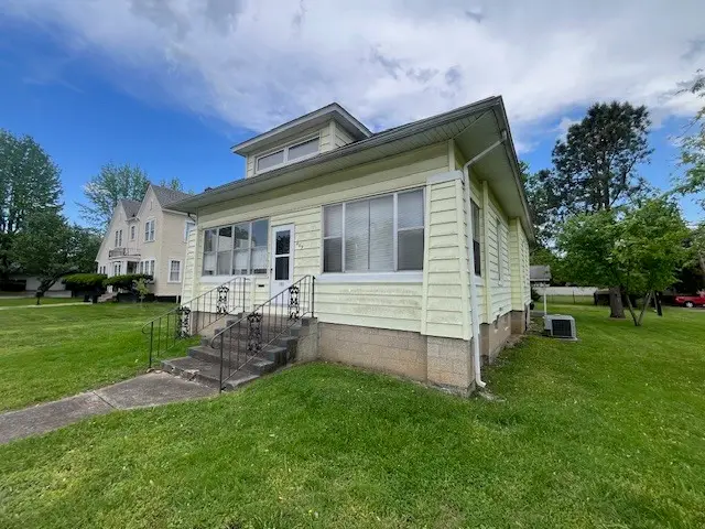 409 E Everett Street, Marion, IL 62959 - #3