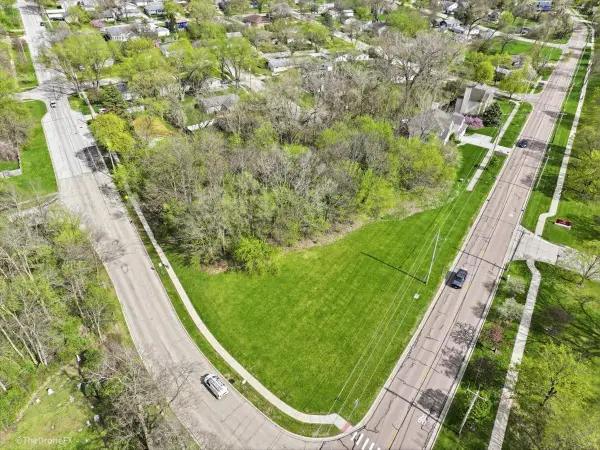 1009 S 9th Avenue, St. Charles, IL 60174