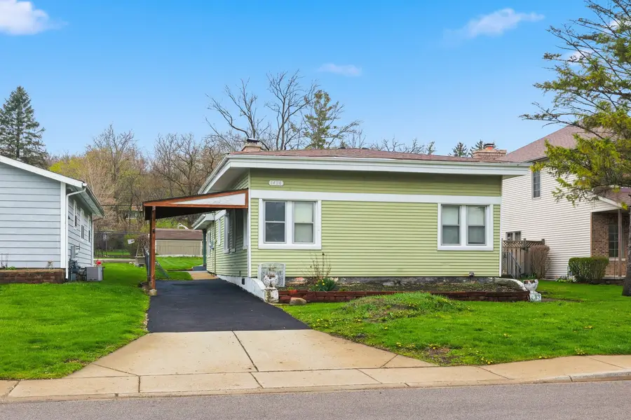 1426 N Harrison Street, Algonquin, IL 60102 - #2