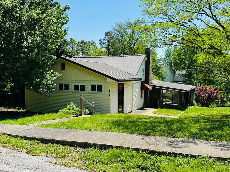 208 W Poplar Street, Cobden, IL 62920 - #2