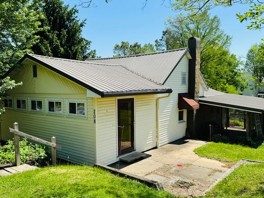 208 W Poplar Street, Cobden, IL 62920 - #3