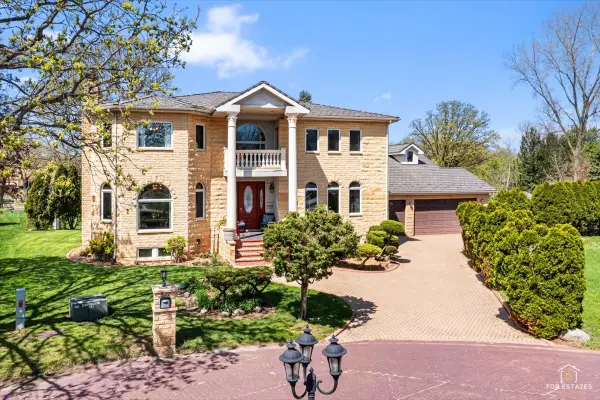 822 Coventry Lane, Oak Brook, IL 60523