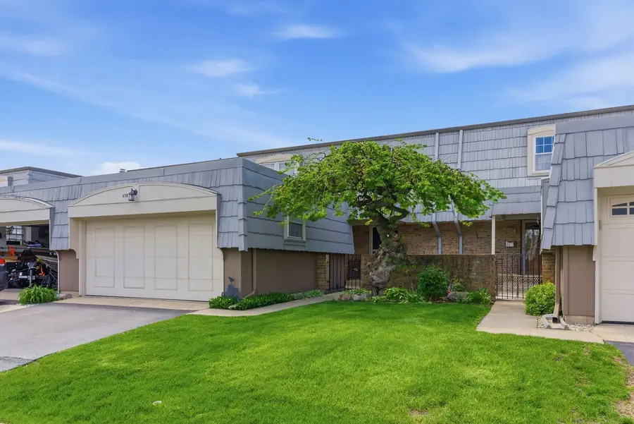 670 Versailles Circle #D, Elk Grove Village, IL 60007 - #2