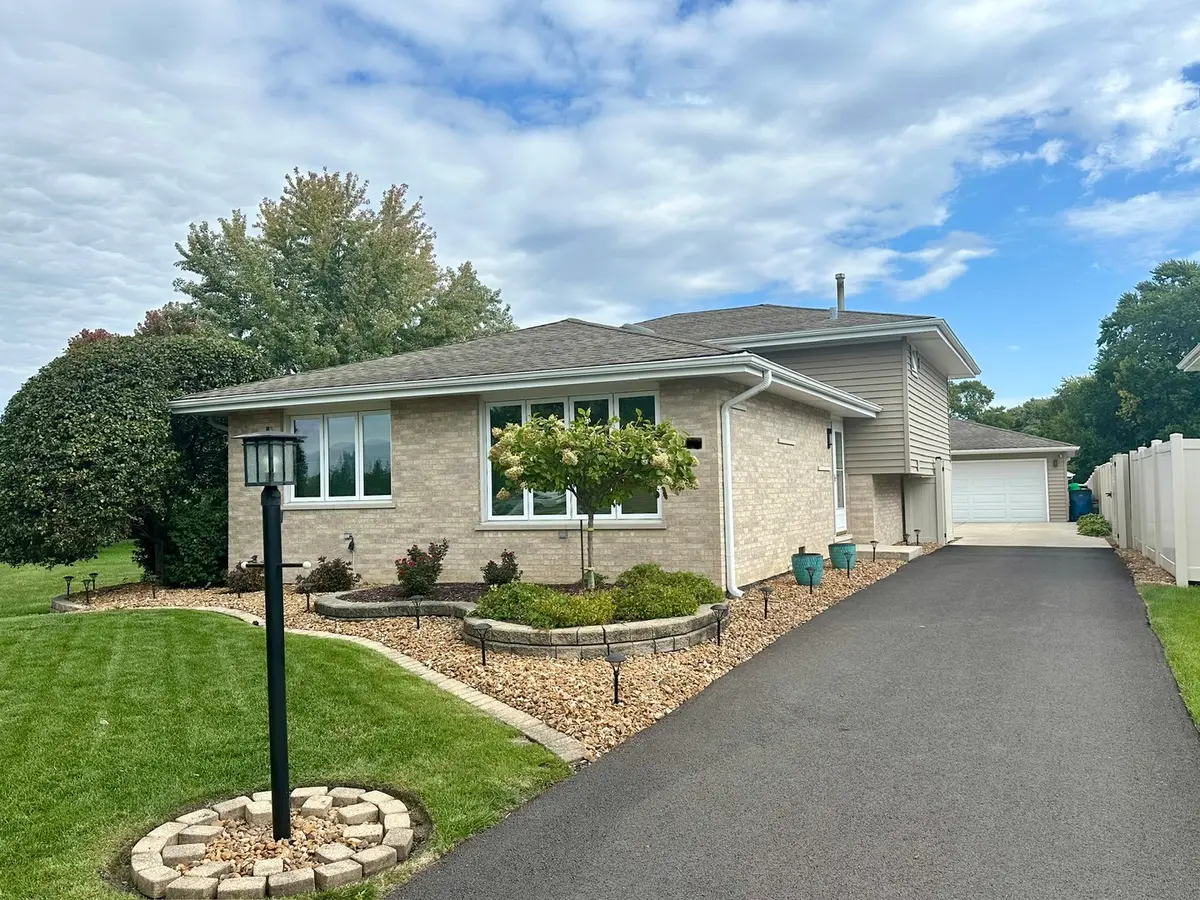 14221 Kilbourne Avenue, Crestwood, IL 60418 - #1