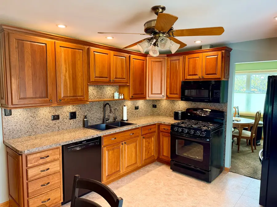 14221 Kilbourne Avenue, Crestwood, IL 60418 - #2