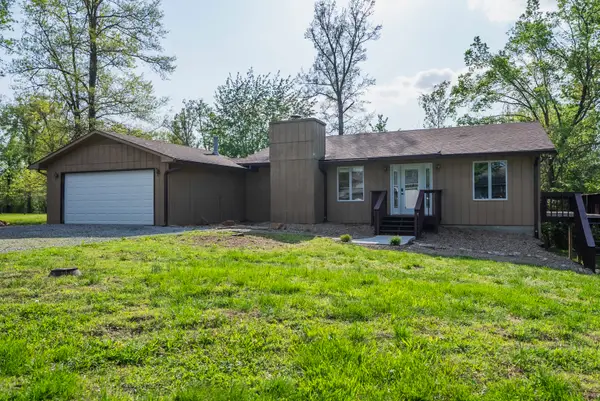 1005 S Pine Tree Drive, Carterville, IL 62918