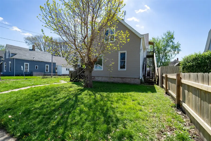 902 W Grove Street, Bloomington, IL 61701 - #3